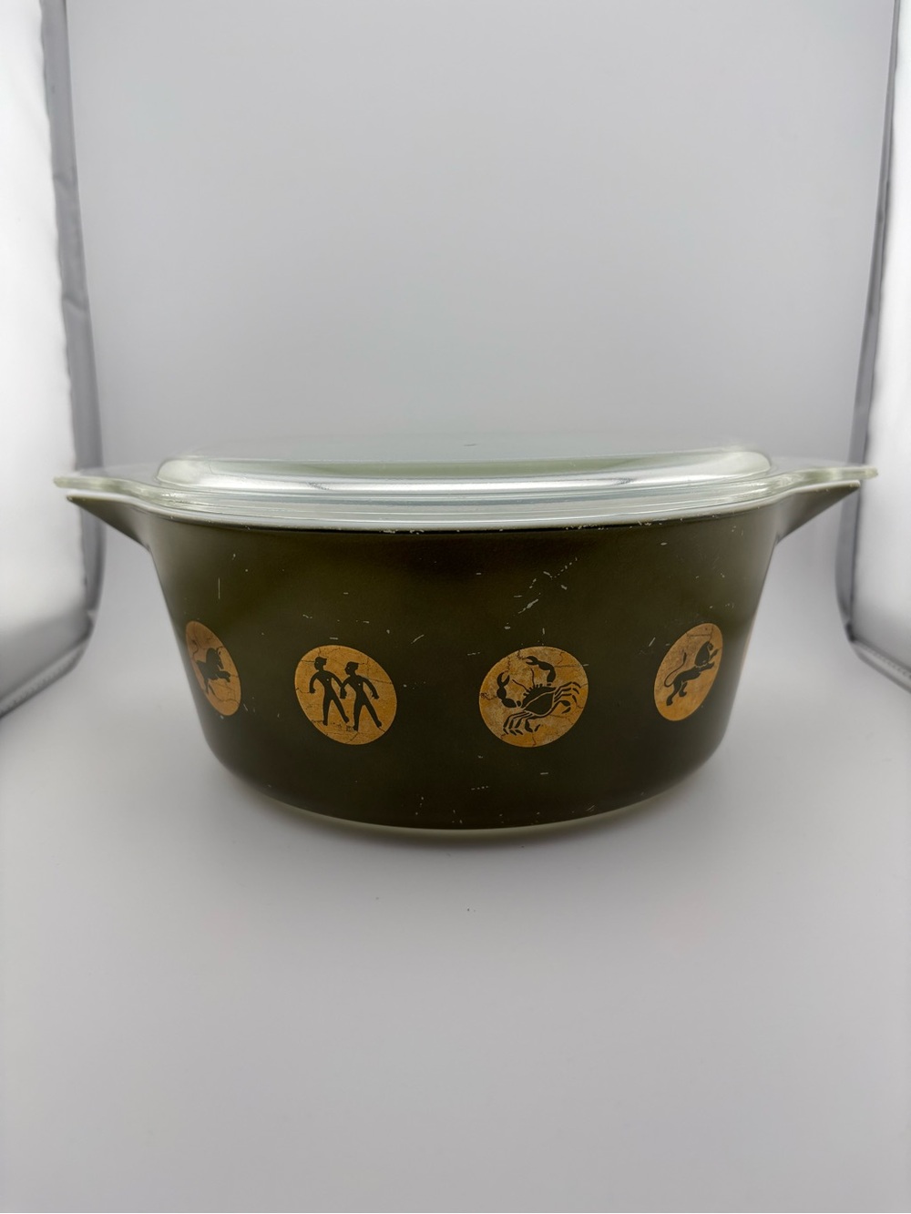 Pyrex Olive Green Zodiac 475 Casserole Dish with a lid